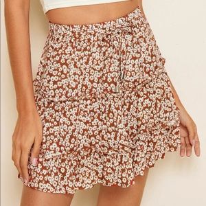 Ditsy floral ruffled mini skirt red